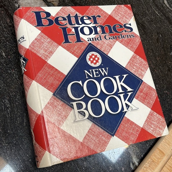 Better Homes and Gardens Red and Blue Cook Book Dated 1996 Beautiful Condition - Picture 1 of 13